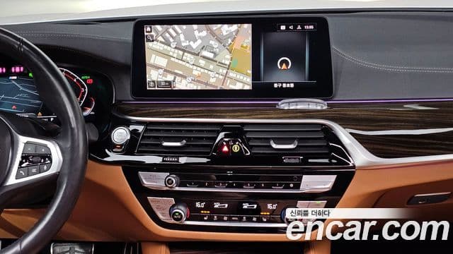 BMW 5 Series 2022 — ფოტო 14/20