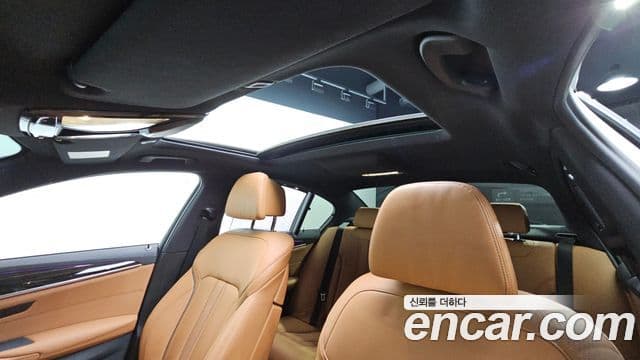 BMW 5 Series 2022 — фото 16 из 20