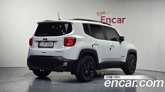 Jeep Renegade 2023 — ფოტო 2/20