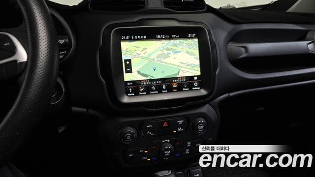 Jeep Renegade 2023 — ფოტო 13/20