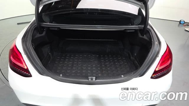 Mercedes-Benz C-Class 2019 — Şəkil 17/20