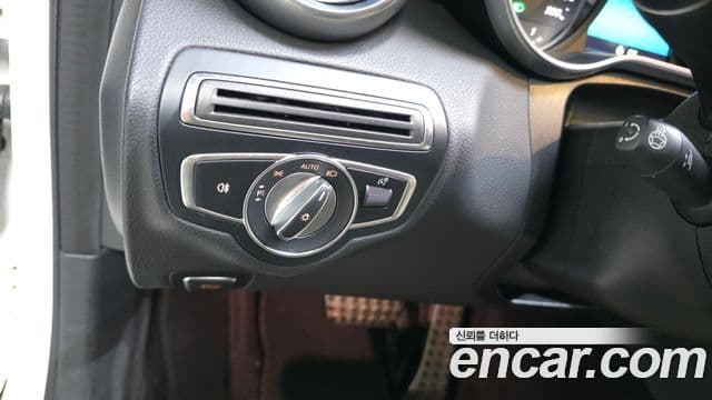 Mercedes-Benz C-Class 2019 — Şəkil 19/20