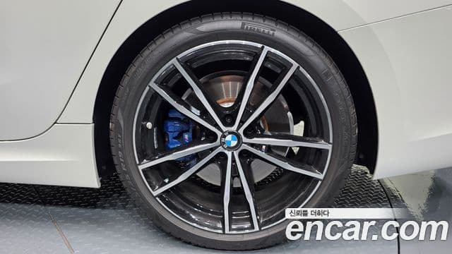 BMW 3 Series 2022 — Photo 22/33