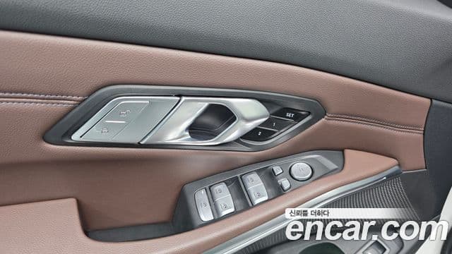 BMW 3 Series 2022 — Photo 15/33