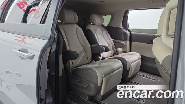 Kia Carnival 2025 — фото 12 из 20