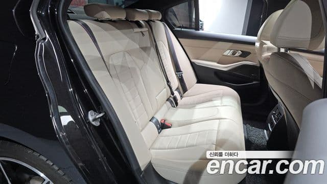 BMW 3 Series 2025 — фото 11 из 20