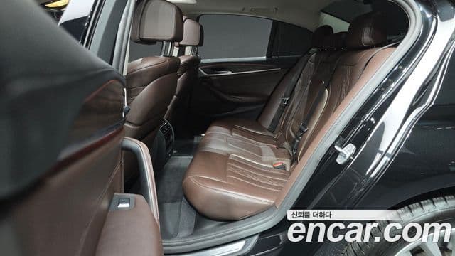 BMW 5 Series 2019 — ფოტო 12/20