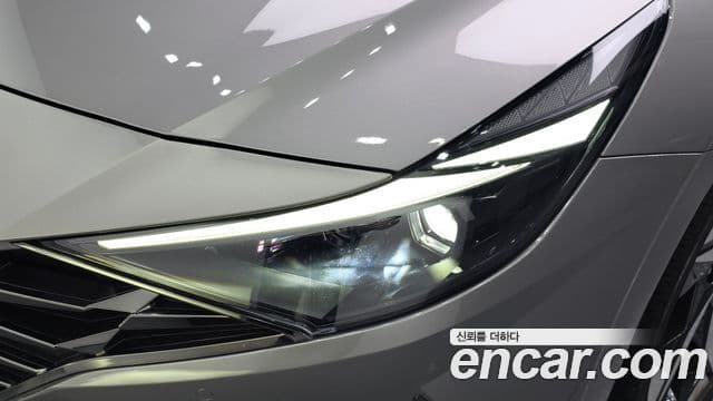 Hyundai The New Avante Hybrid 2020 — Photo 17/30