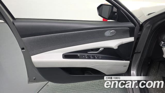Hyundai The New Avante Hybrid 2020 — Photo 6/30