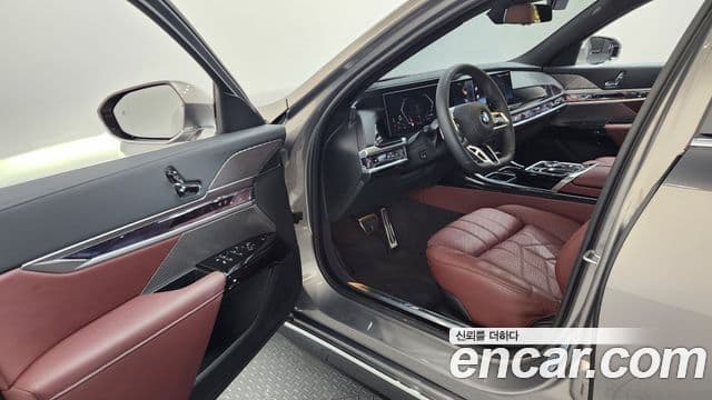BMW 7 Series 2025 — фото 10 из 20