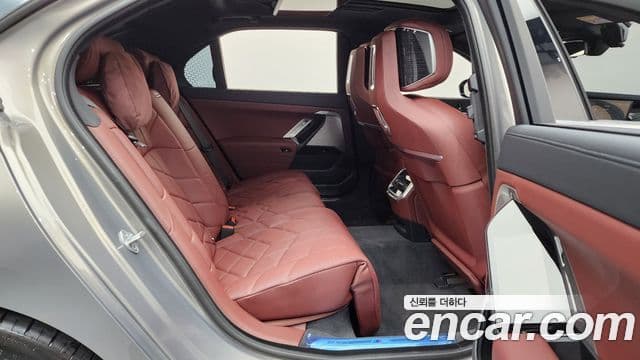 BMW 7 Series 2025 — фото 11 из 20