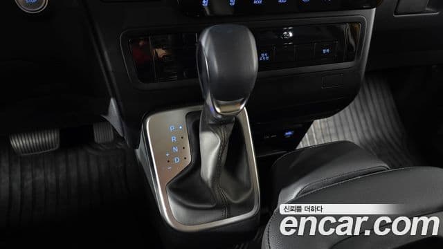 Hyundai Staria 2025 — фото 8 из 20