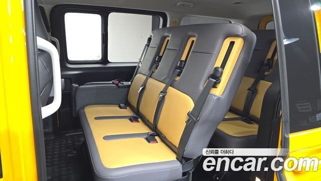 Hyundai Staria 2025 — фото 10 из 20