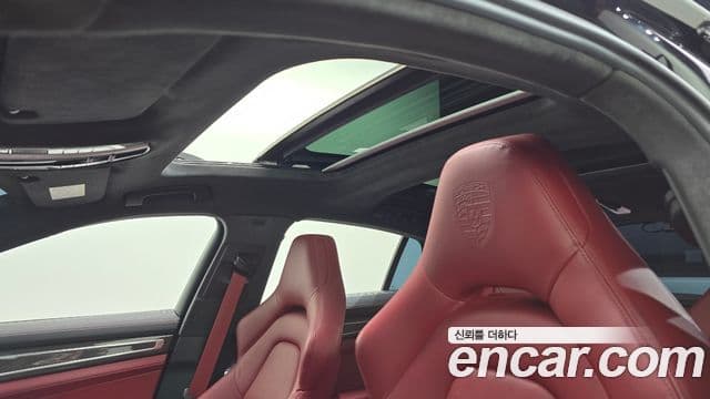 Porsche Panamera 2021 — ფოტო 16/20