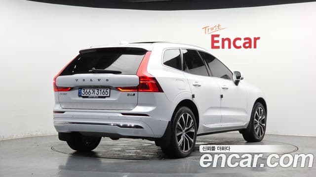 Volvo XC60 2025 — Photo 1/20