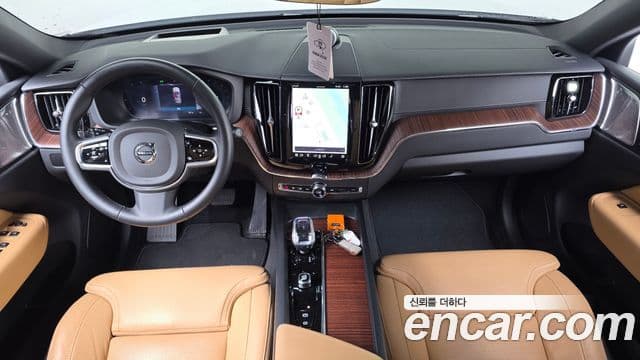 Volvo XC60 2025 — Photo 2/20