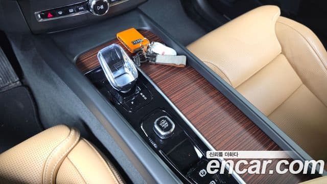 Volvo XC60 2025 — Photo 18/20