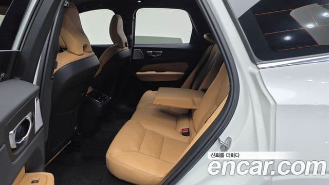 Volvo XC60 2025 — Photo 20/20