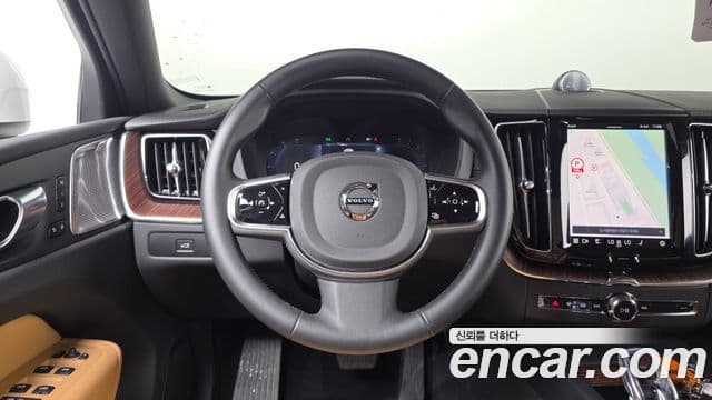 Volvo XC60 2025 — Photo 15/20
