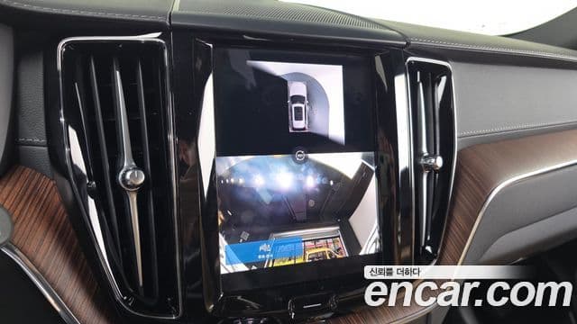 Volvo XC60 2025 — Photo 9/20
