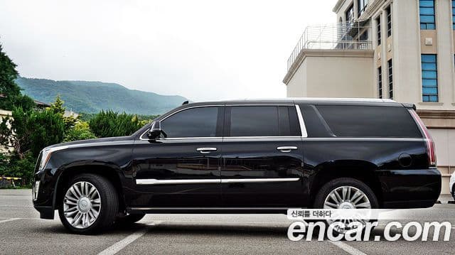Cadillac Escalade 2019 — фото 2 из 20