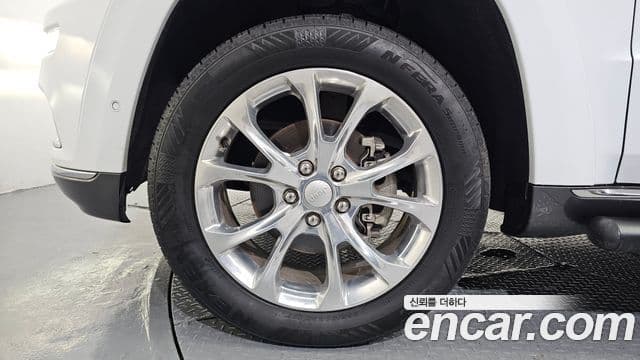 Jeep Grand Cherokee 2020 — ფოტო 5/20
