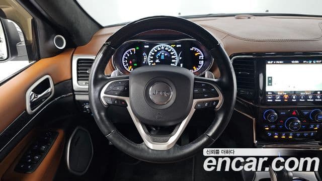 Jeep Grand Cherokee 2020 — ფოტო 15/20