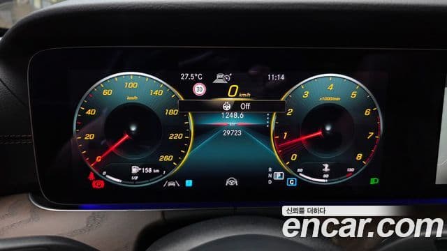 Mercedes-Benz E-Class 2022 — фото 8 из 20