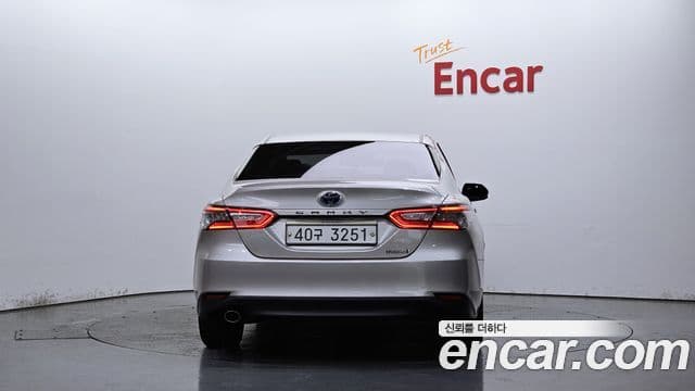 Toyota Camry 2018 — Şəkil 9/20