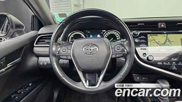 Toyota Camry 2018 — Şəkil 18/20