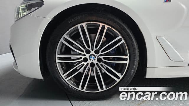 BMW 5 Series 2019 — Фото 4/20