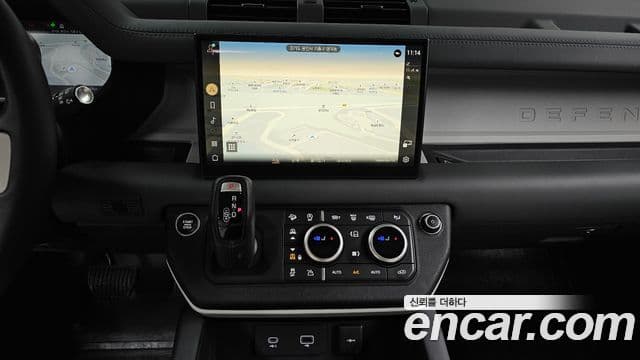 Land Rover Defender 2022 — фото 14 из 20