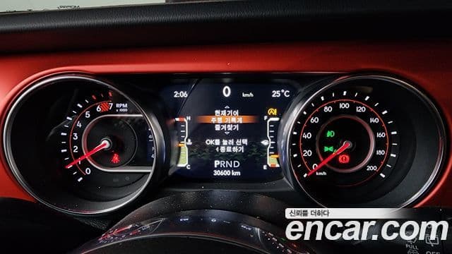 Jeep Wrangler 2021 — фото 8 из 20