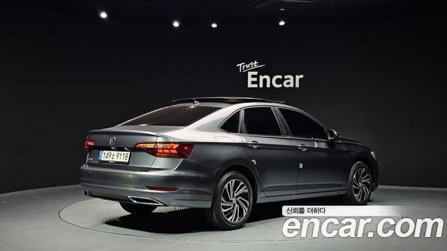 Volkswagen Jetta 2021 — ფოტო 2/20