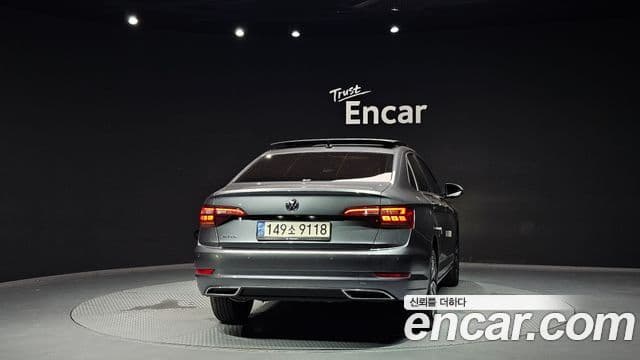 Volkswagen Jetta 2021 — ფოტო 4/20