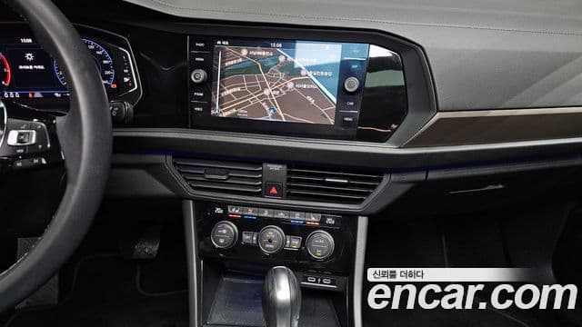 Volkswagen Jetta 2021 — ფოტო 14/20