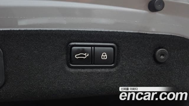 Genesis G70 2018 — ფოტო 16/20