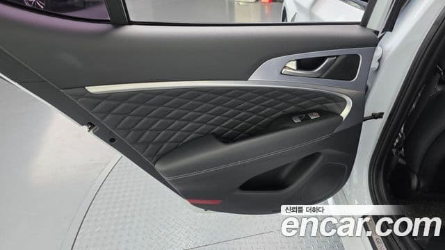 Genesis G70 2018 — Photo 23/34