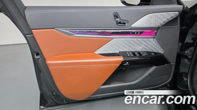 BMW i7 2024 — ფოტო 30/32