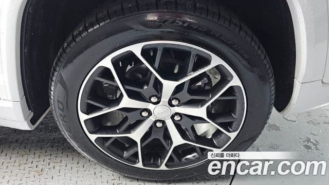 Jeep Grand Cherokee 2023 — Photo 26/36