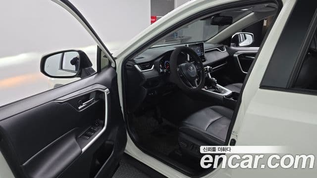 Toyota RAV4 2019 — фото 10 из 20