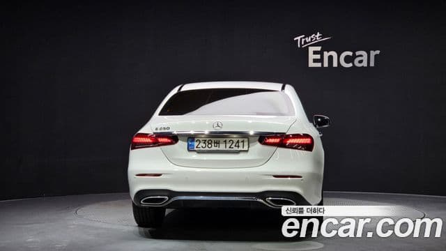 Mercedes-Benz E-Class 2023 — Фото 3/20