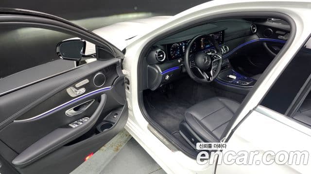 Mercedes-Benz E-Class 2023 — Фото 8/20