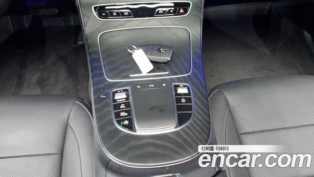 Mercedes-Benz E-Class 2023 — Фото 18/20