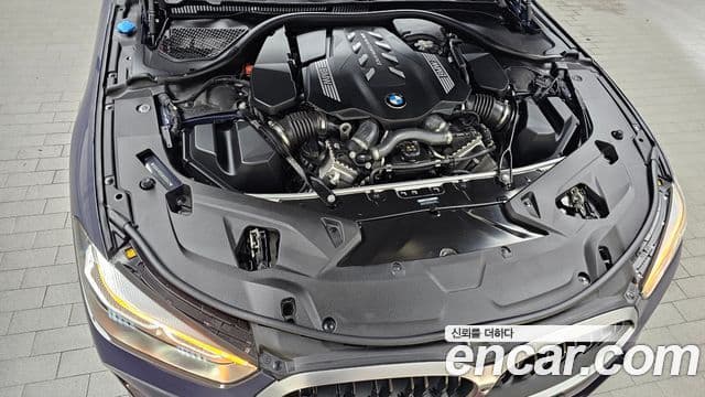 BMW 8 Series 2024 — Photo 10/32