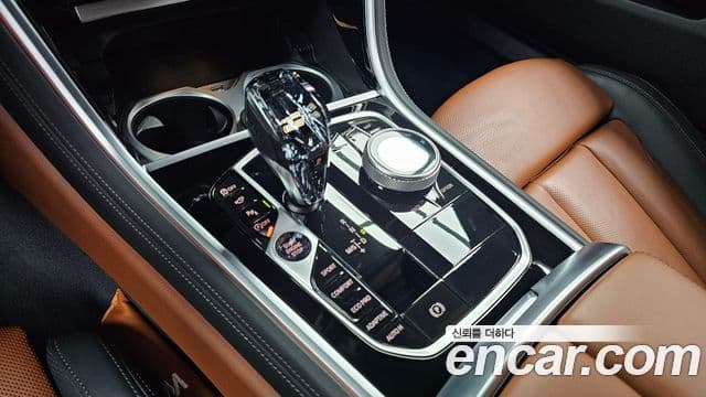 BMW 8 Series 2024 — Photo 29/32
