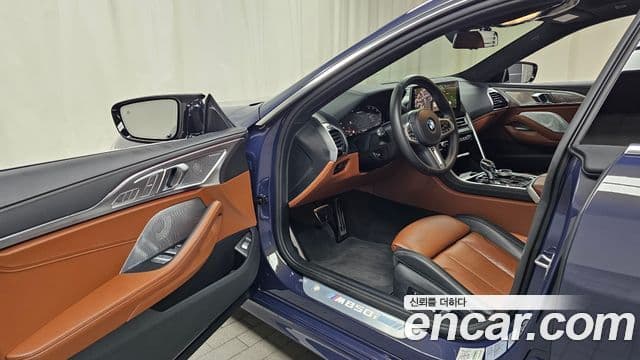BMW 8 Series 2024 — Photo 23/32