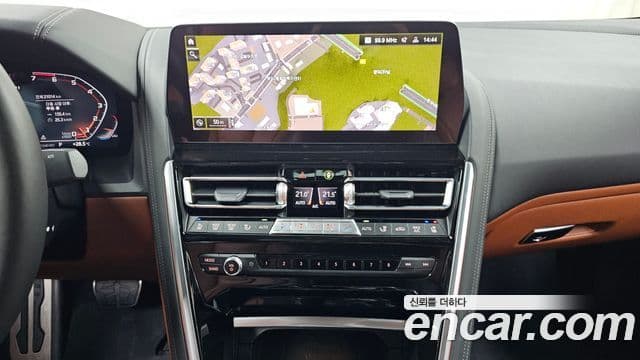 BMW 8 Series 2024 — Photo 20/32
