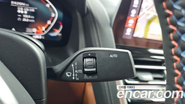 BMW 8 Series 2024 — Photo 16/32