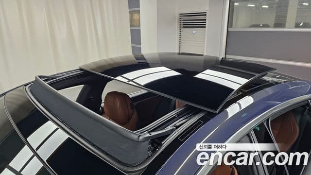 BMW 8 Series 2024 — Photo 24/32